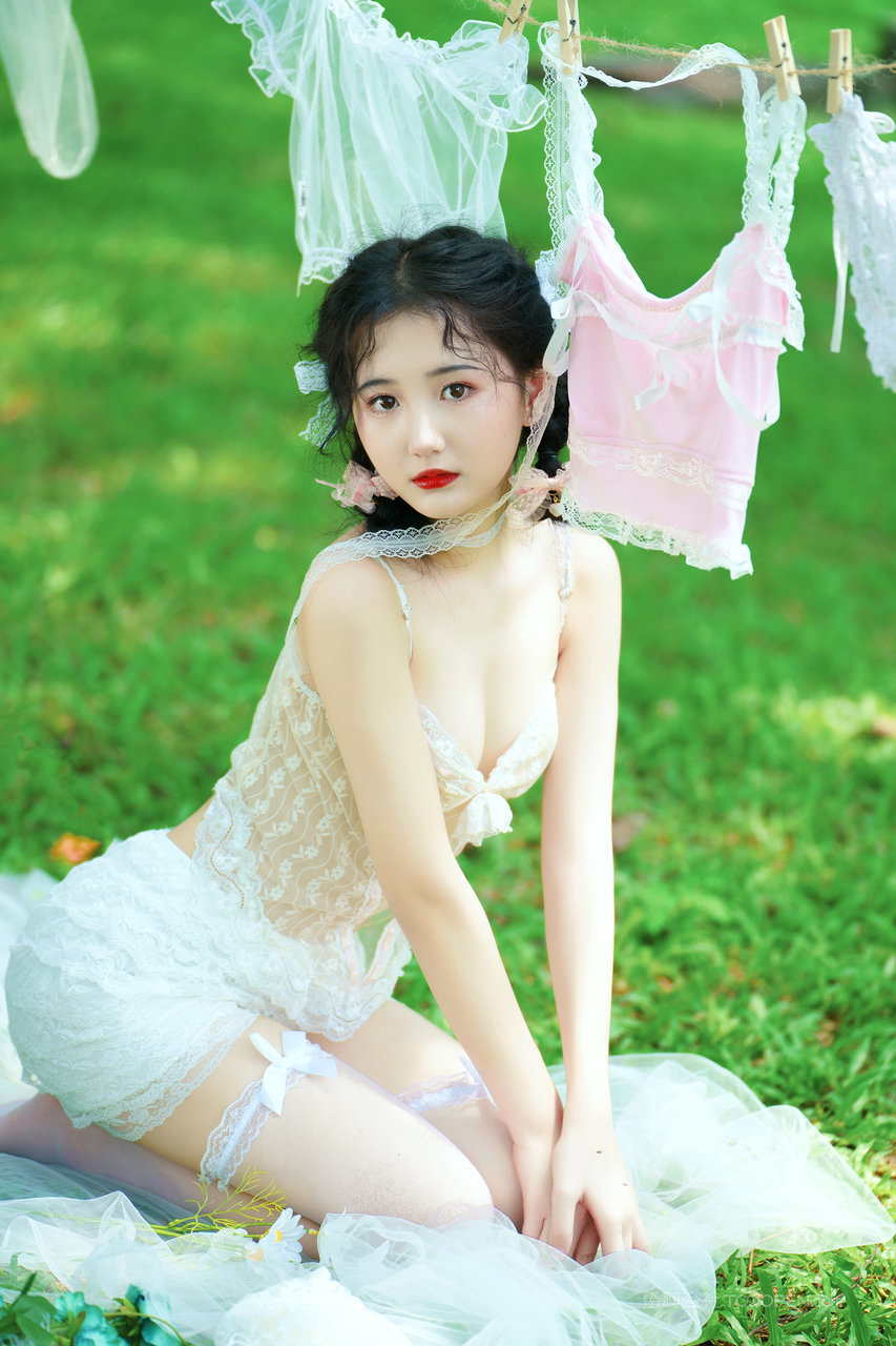 清纯嫩白女孩唯美写真图片