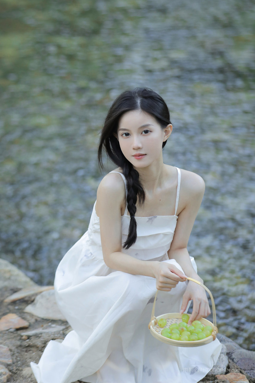 提着水果篮的极品甜美女生小清新美女手机壁纸下载