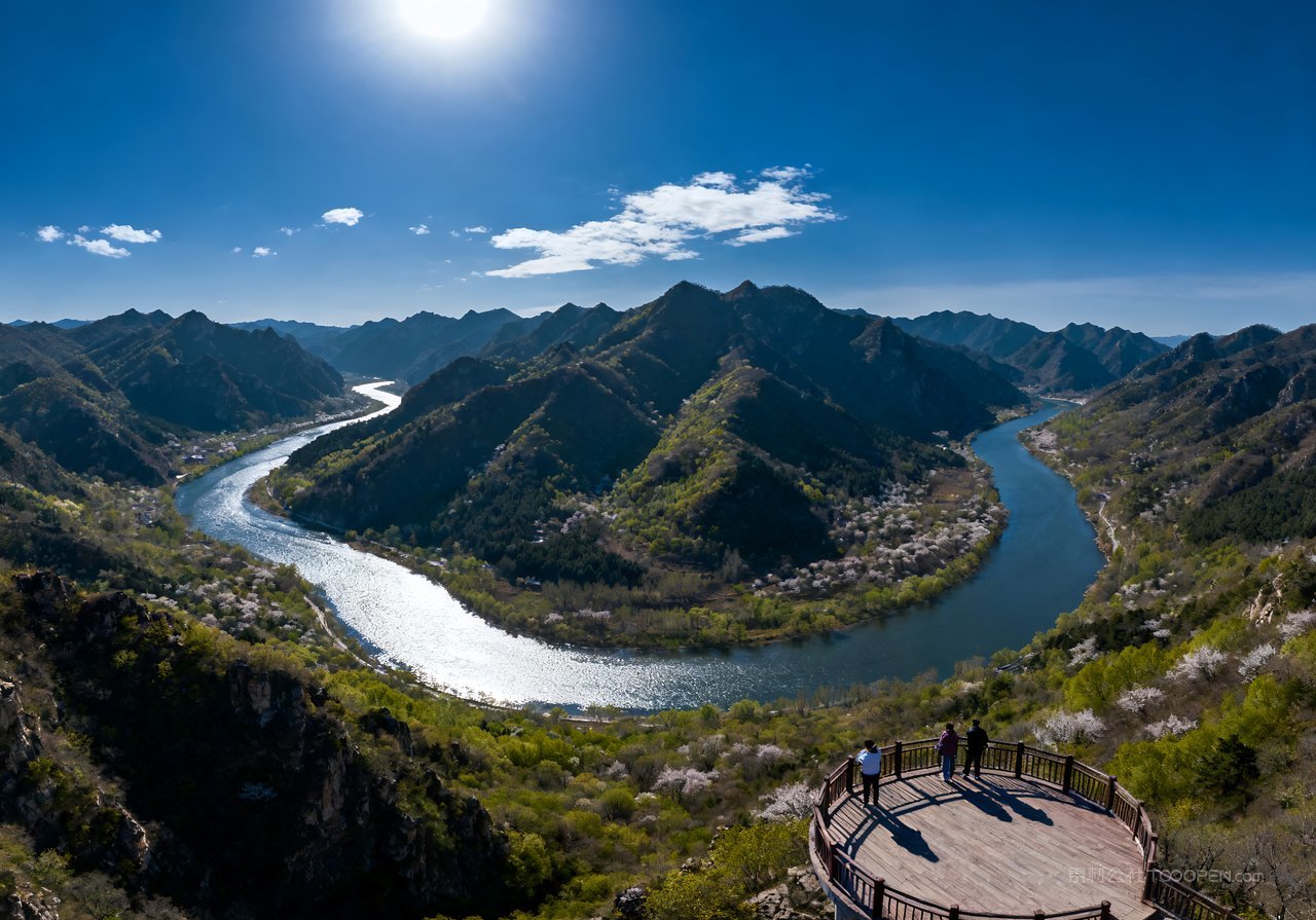 自然河流山峰风景意境天空春天春意