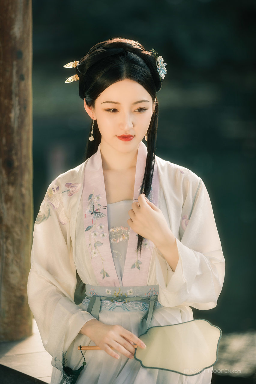 4K高清甜美古装美女艺术写真图片