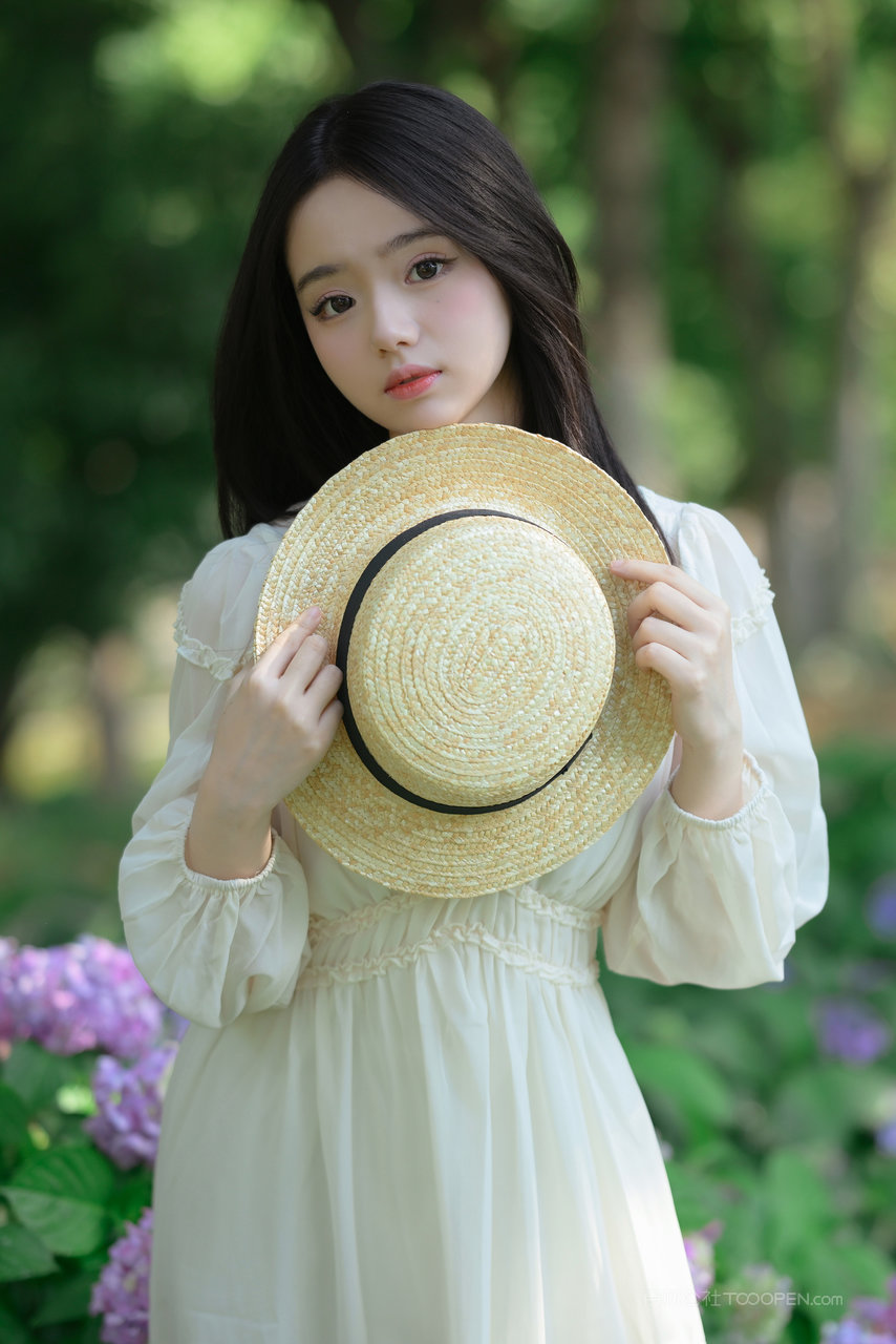 清纯养眼小仙女花园写真