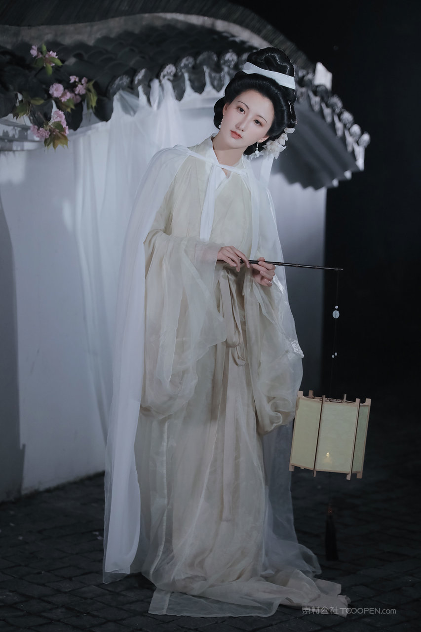 高颜值古风女子图片