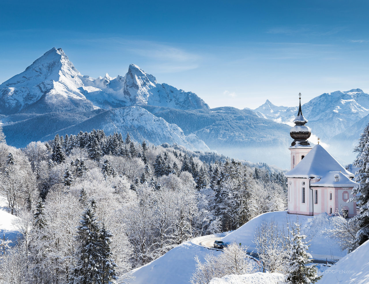 高清雪山风景画图片