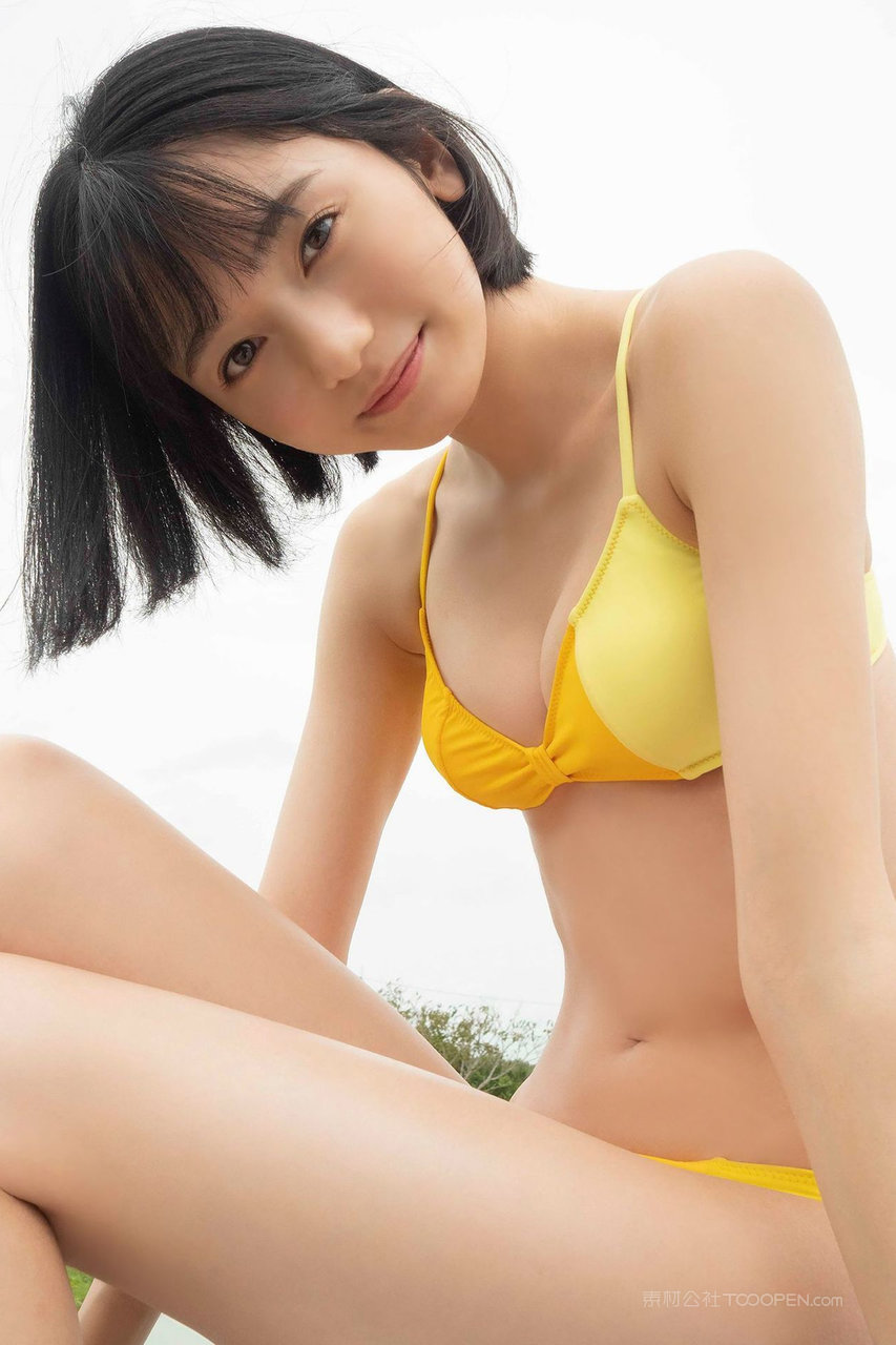 清纯日本比基尼美女黄色图片
