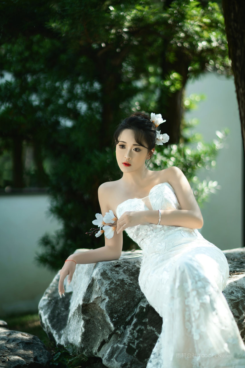 漂亮的新娘子婚纱照艺术写真图片