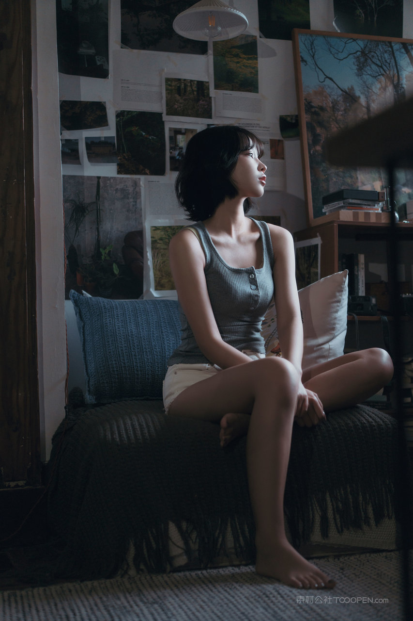 大胆长腿学生妹写真