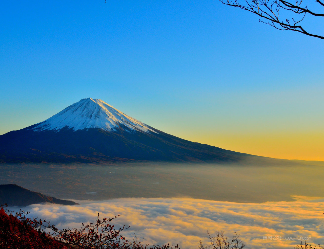 高清山脉雪山风景画图片