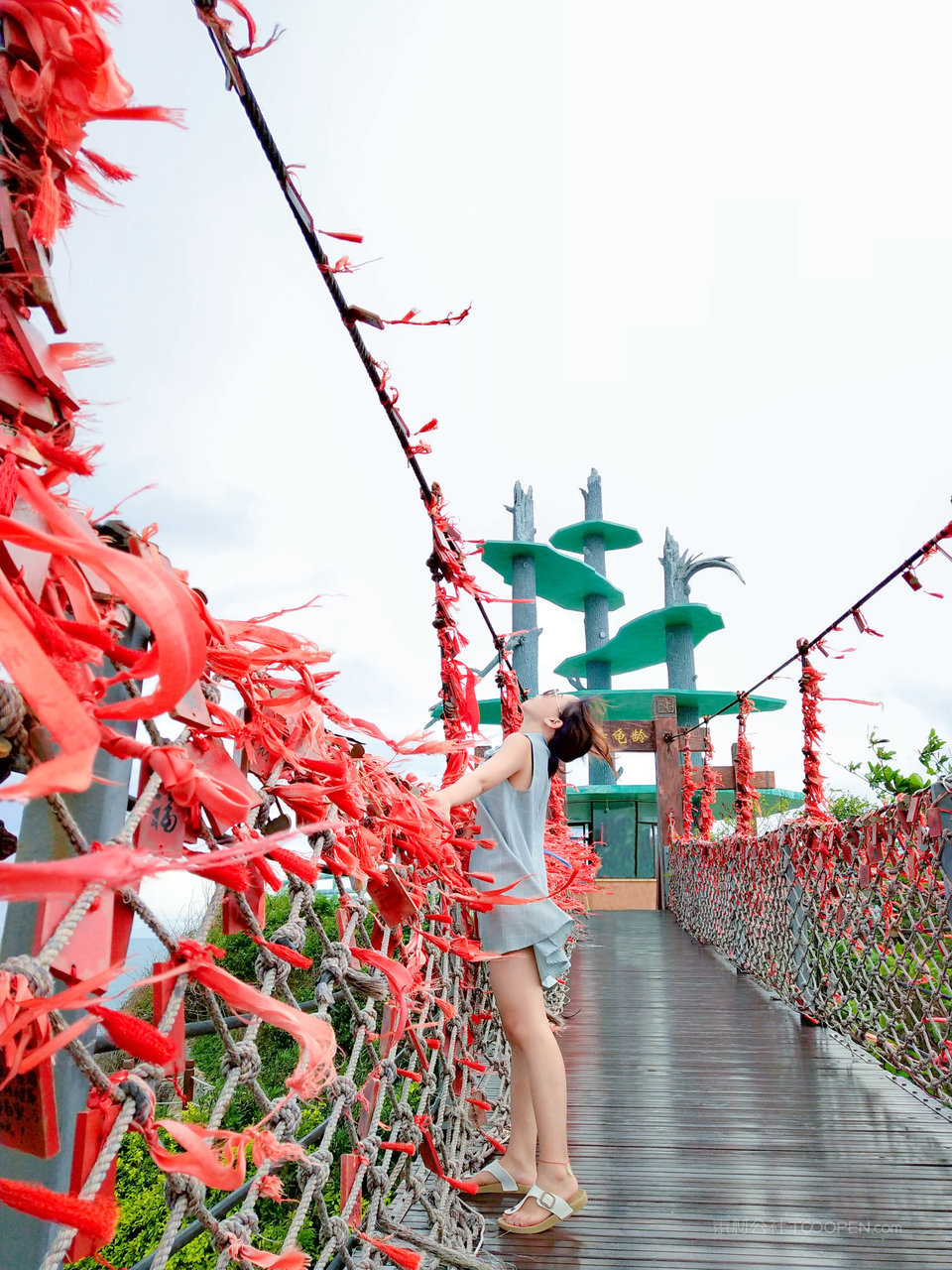 情人索道上的美女