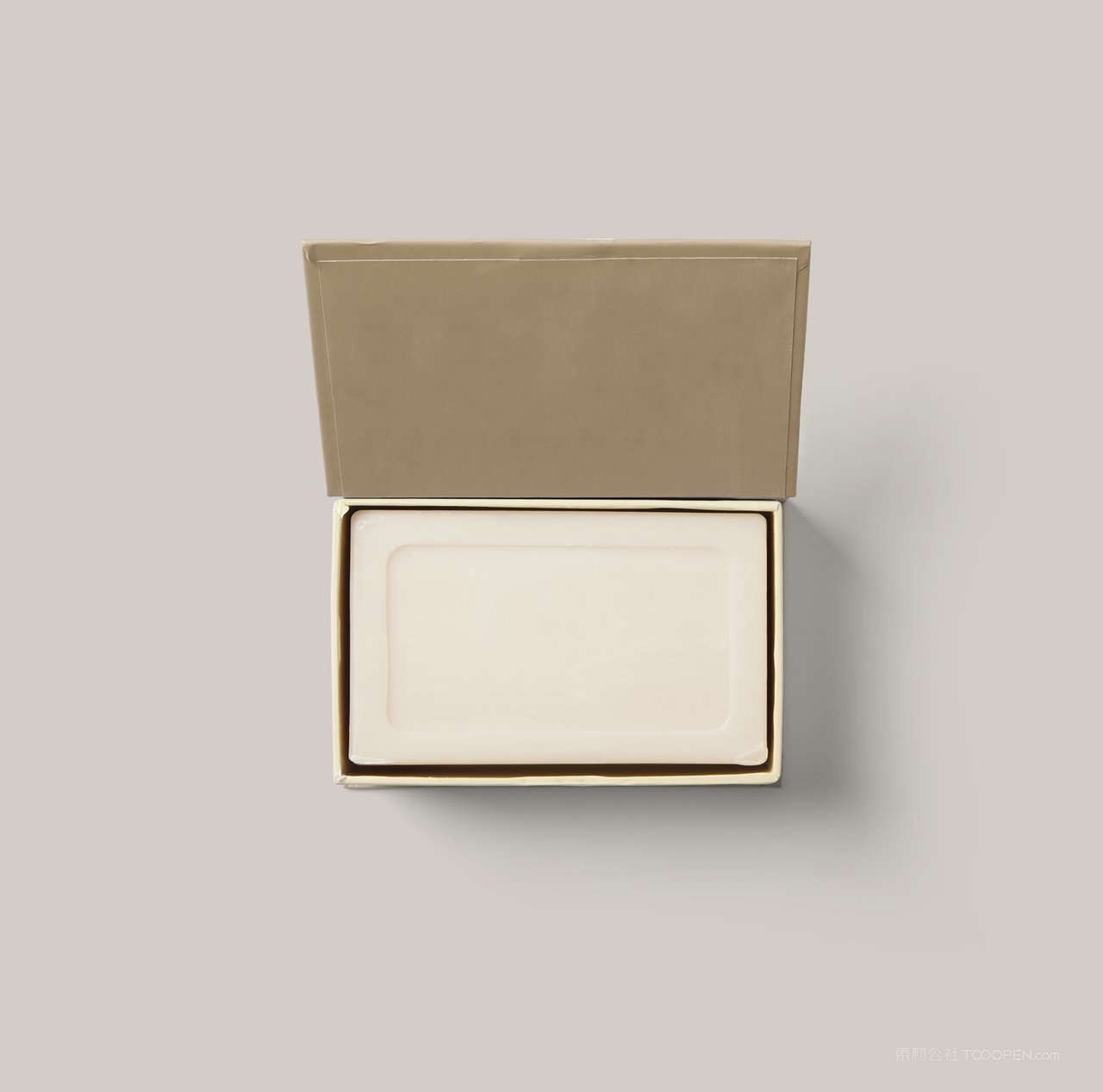 白色手工肥皂牛皮纸礼盒装logo样机