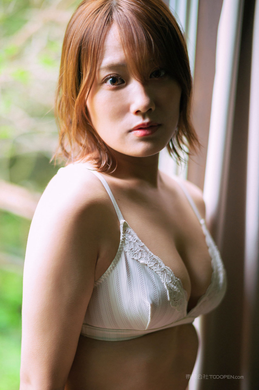 短发美女成熟图片