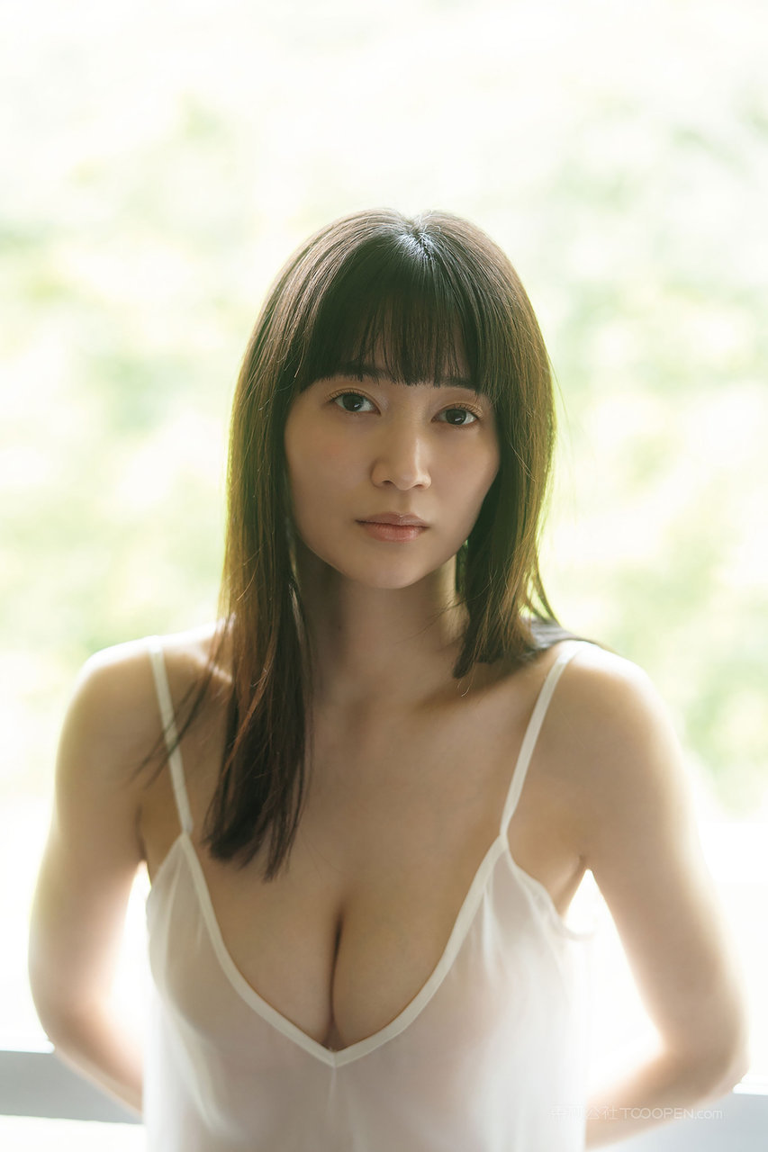 吊带美女798艺术照