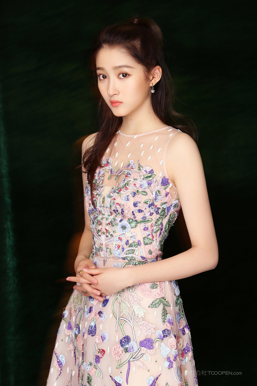 中国高清美女明星关晓彤气质美女写真图片