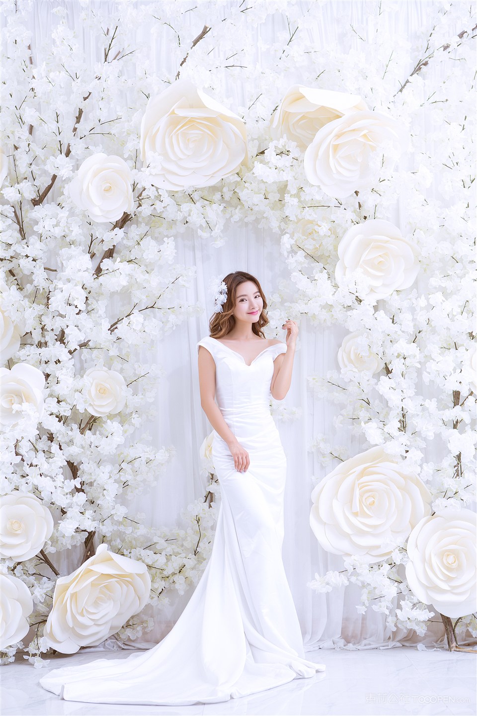 花墙前气质美女图片素材