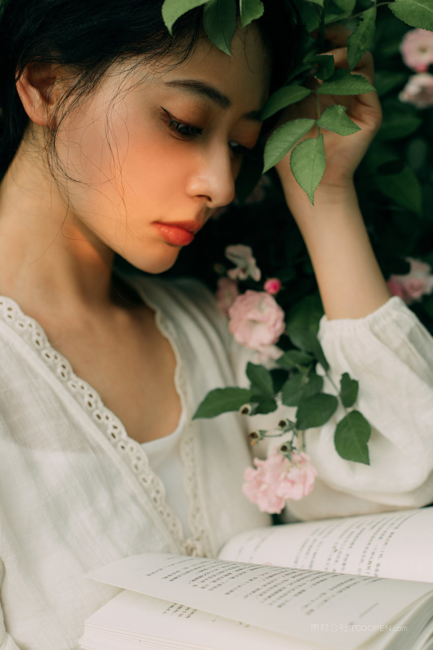 清新脱俗的小美女798艺术写真图片