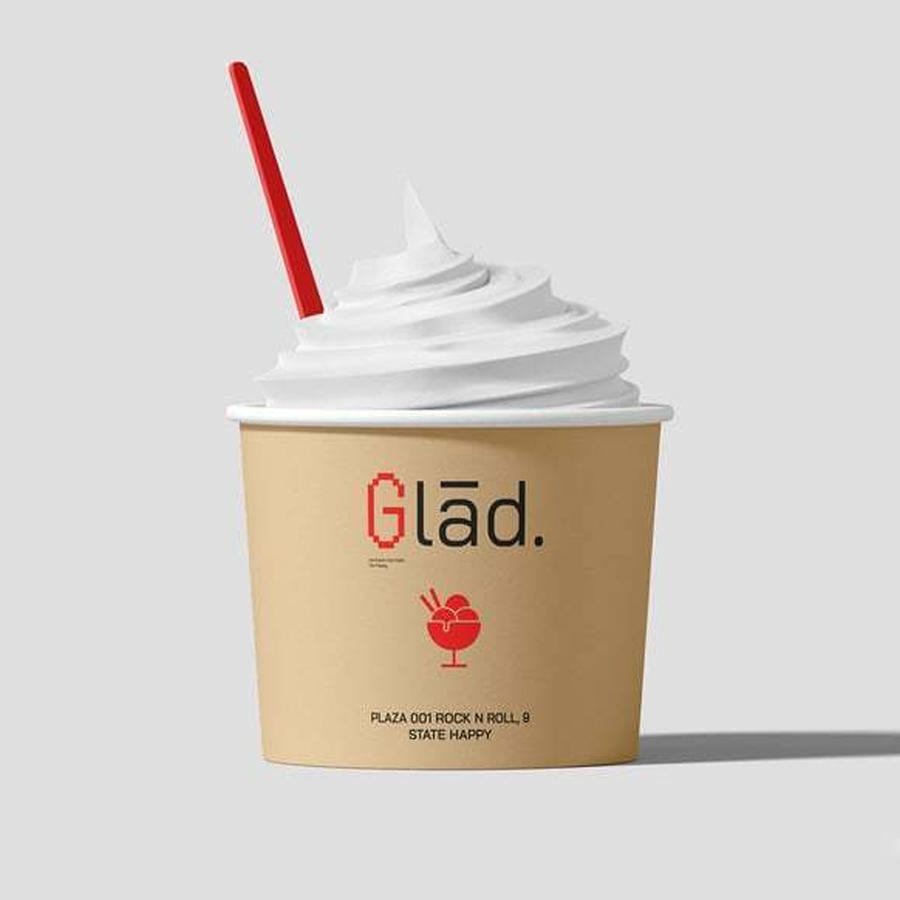 冰淇淋在杯子中样机