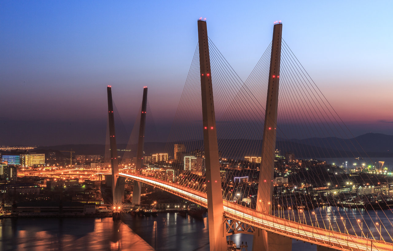 川流不息的跨海大桥