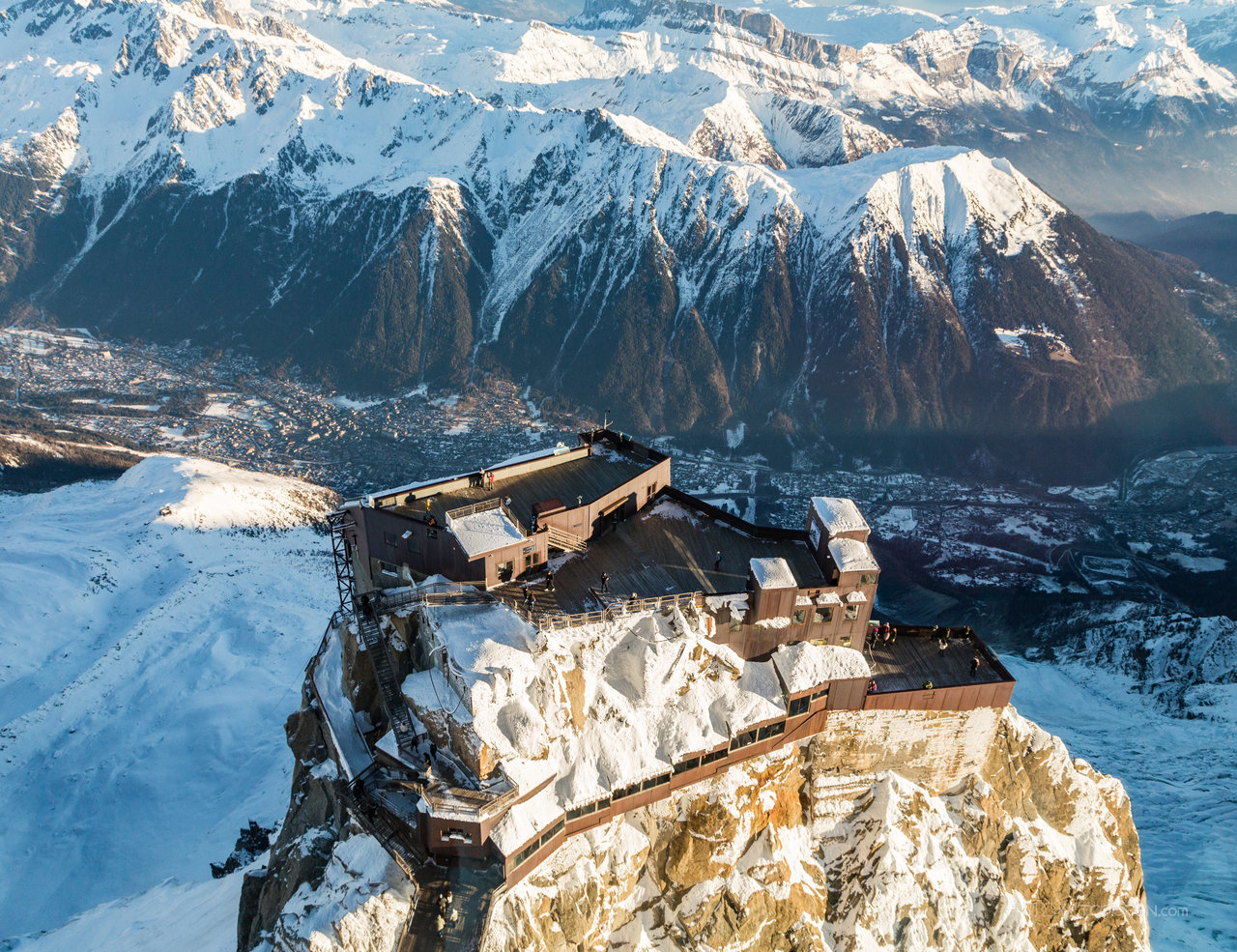 雪山风景画图片素材