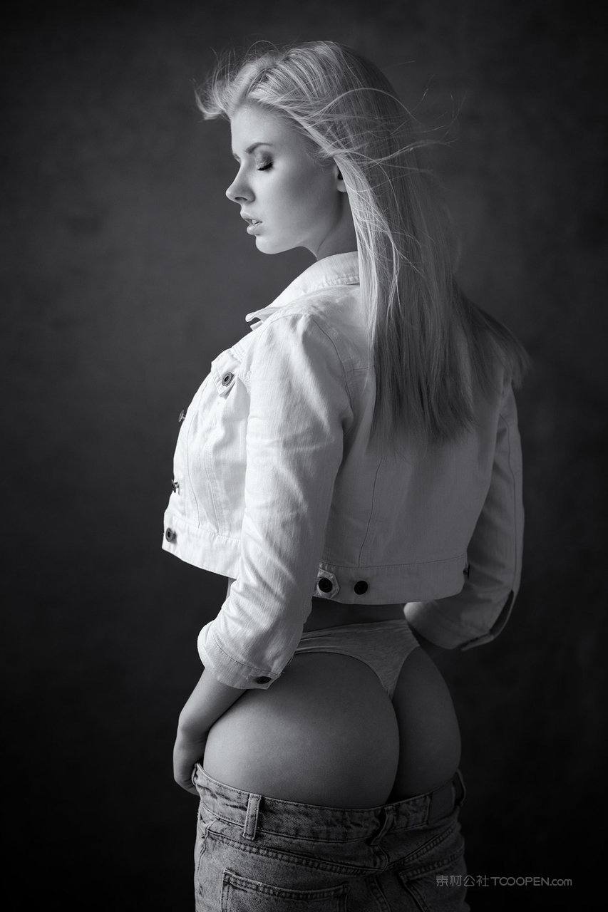 欧美黑白人体艺术照西西美女写真图片