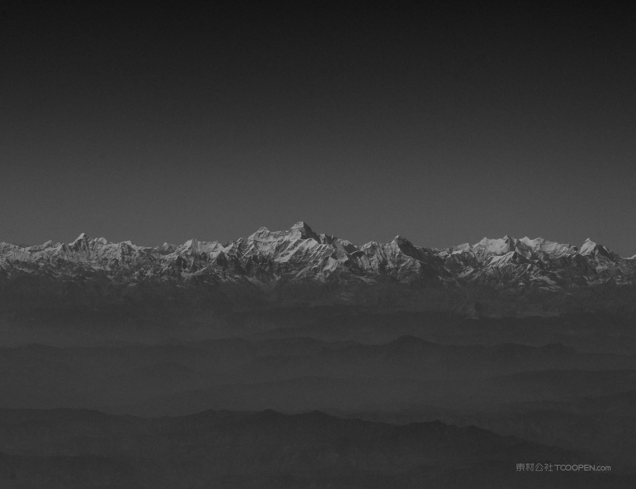 雪山巍峨山脉风景画