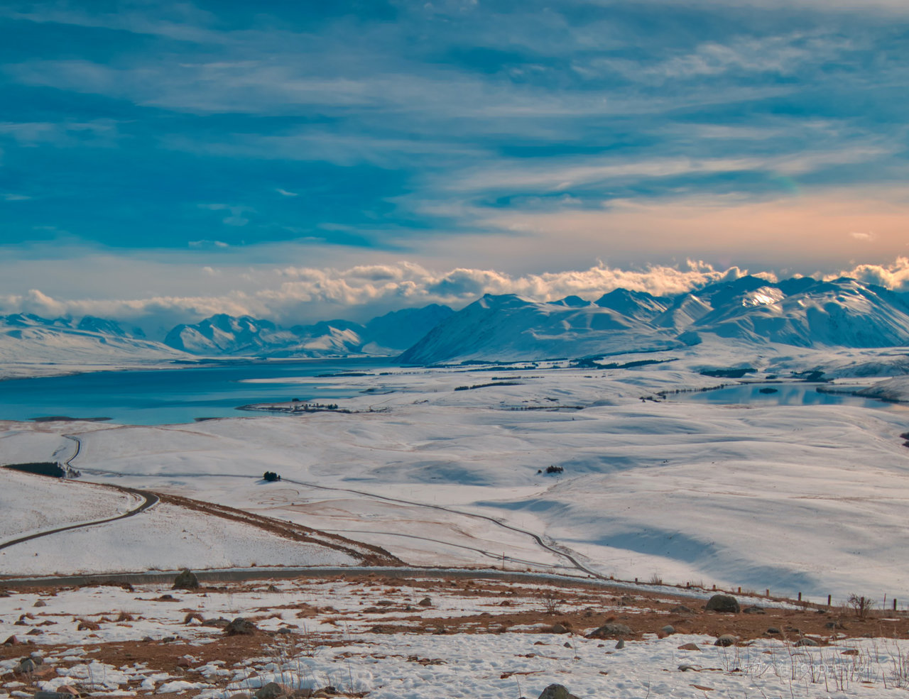 唯美雪山山脉风景画