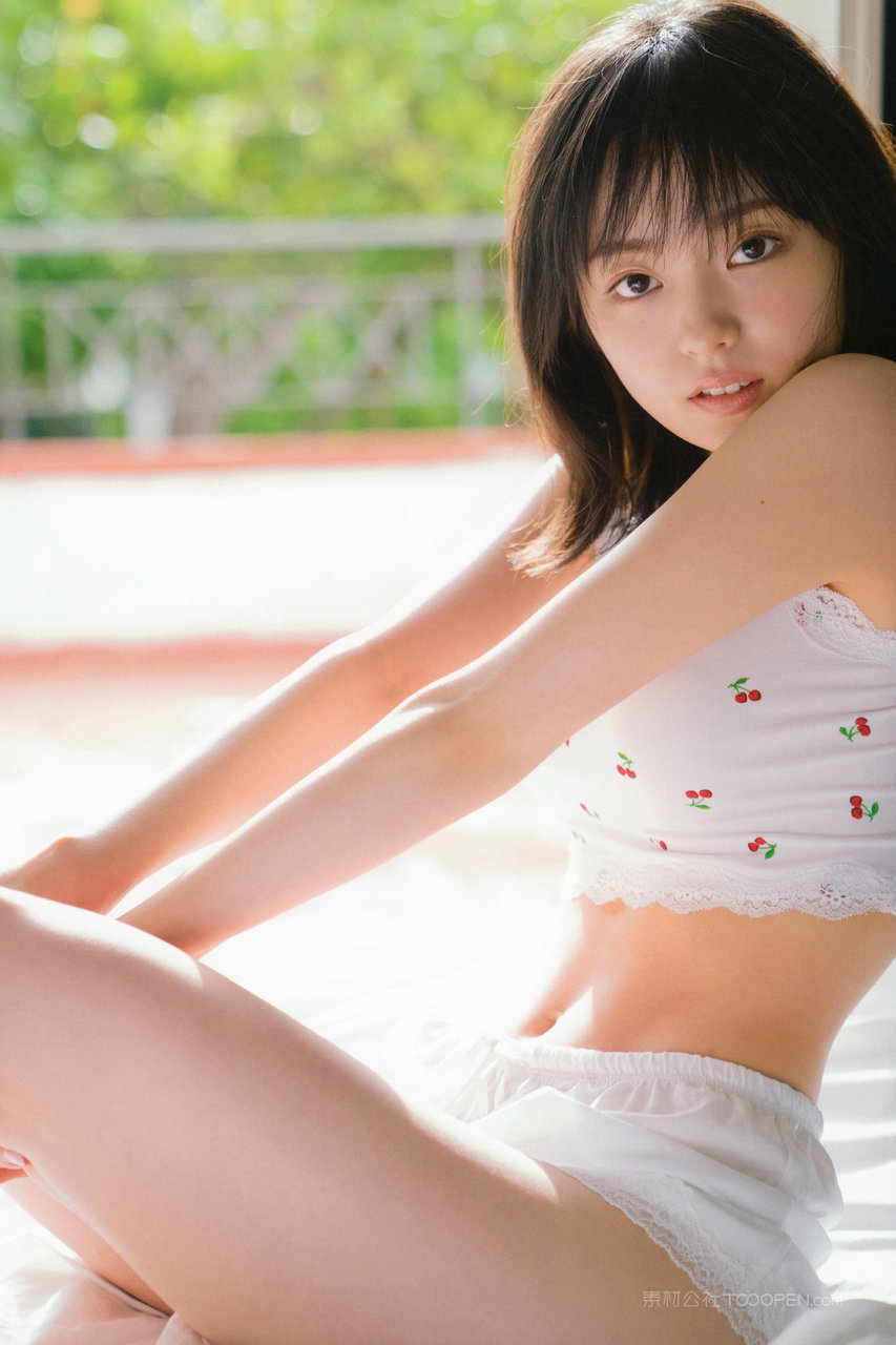 日本少女纯欲天花板写真图片