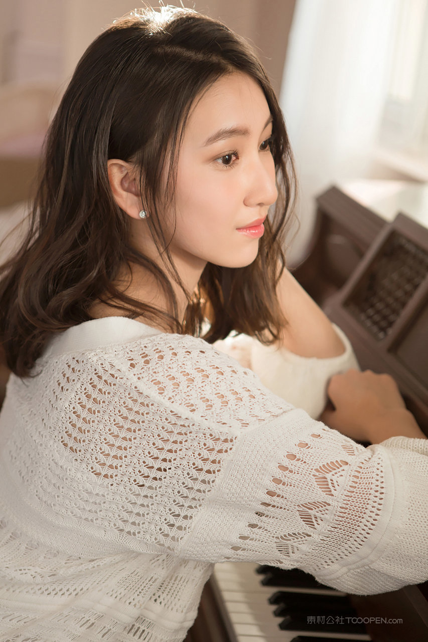 弹钢琴的气质美女高清美女壁纸图片专区