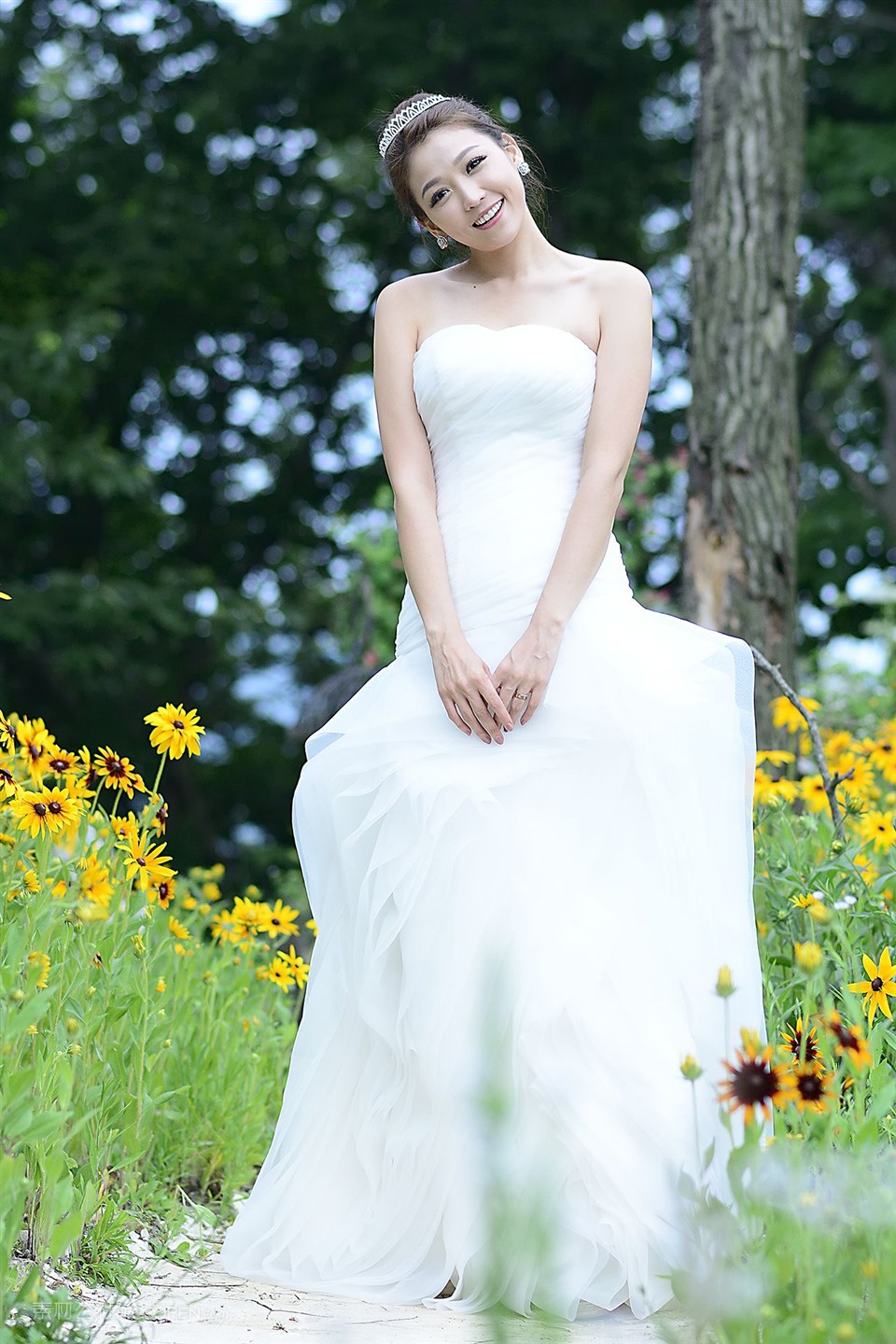 穿着婚纱的韩国美女明星李恩慧高清写真图片