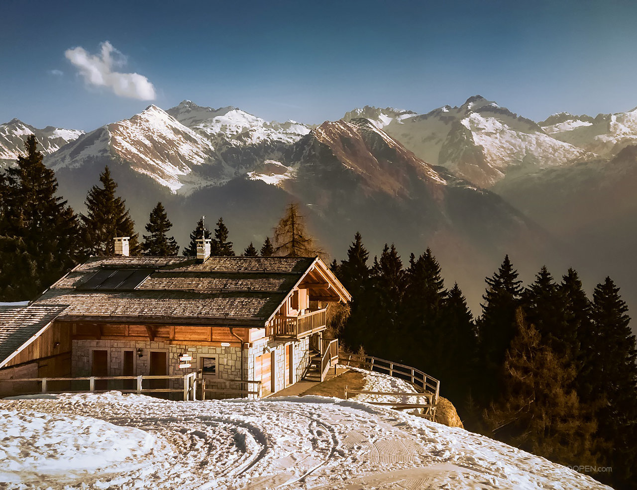 巍峨山脉雪山风景画图片
