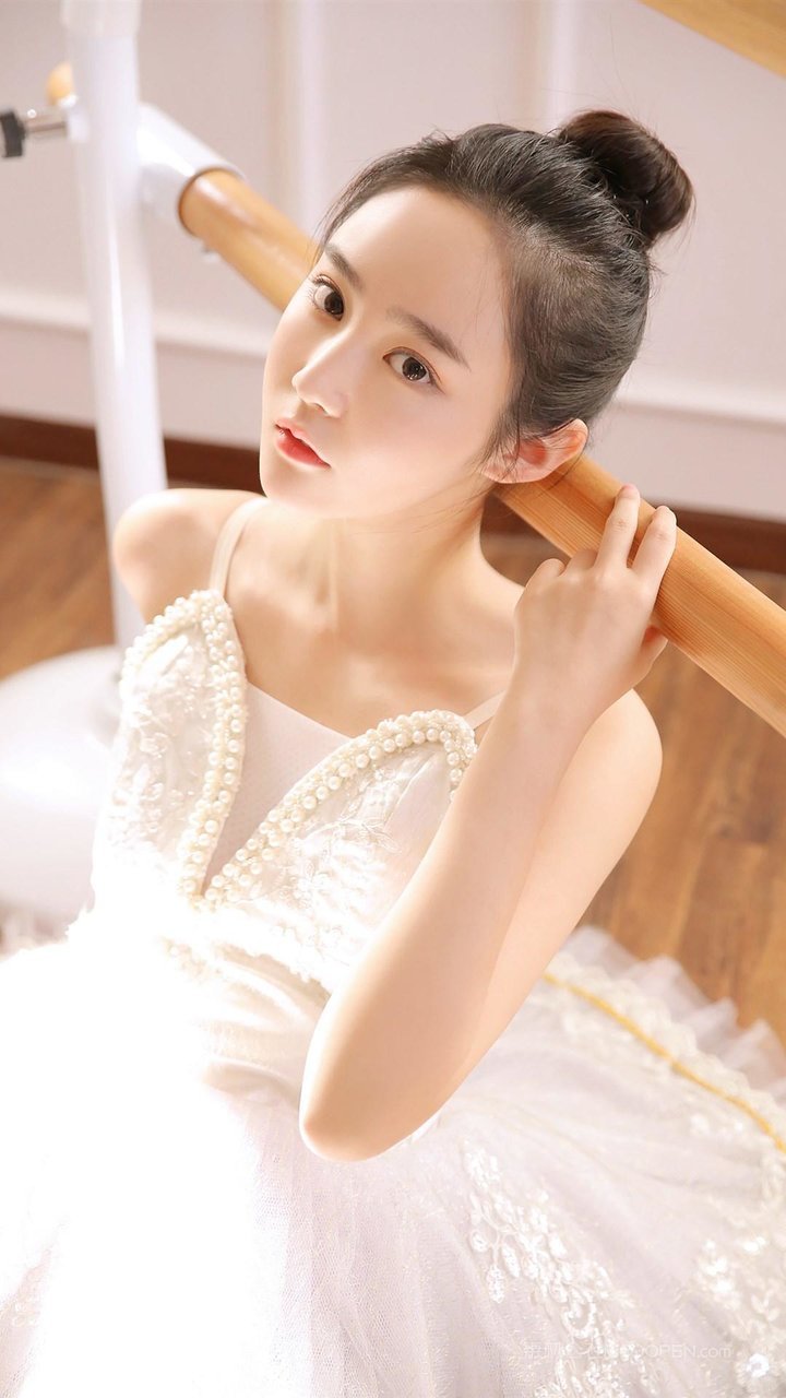 极品颜值养眼美女跳舞图片