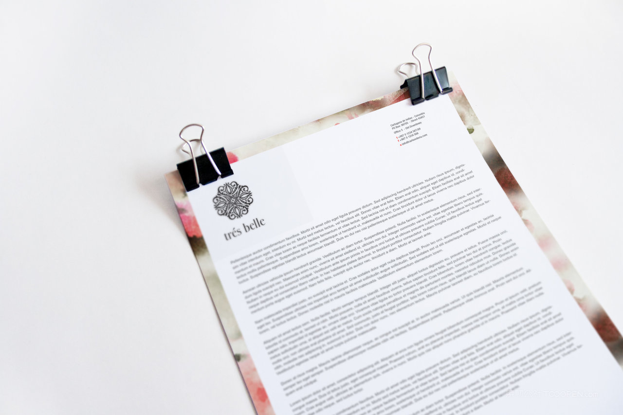 花朵精致信纸办公用品品牌vi样机