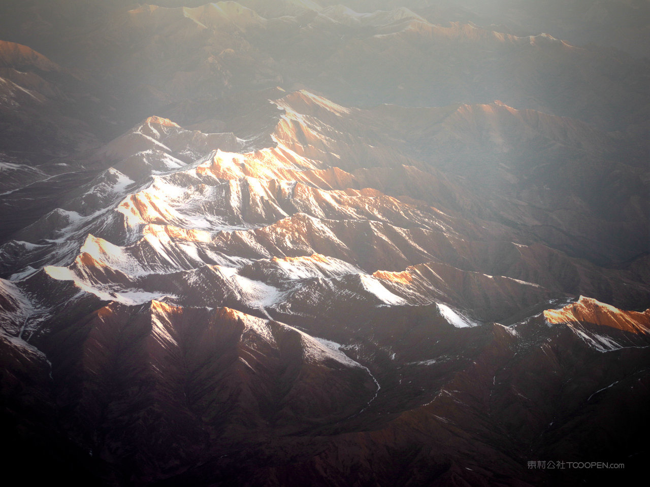 日照金山高清图片