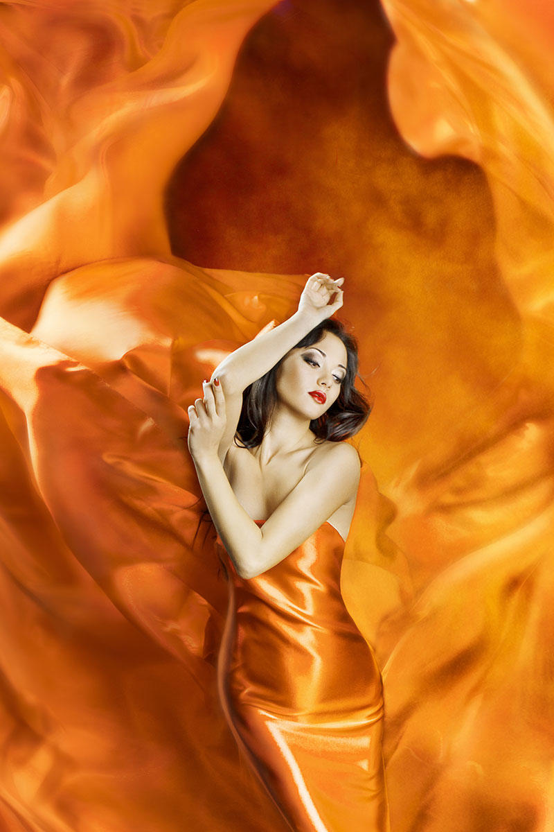 金黄色衣服国外高清美女