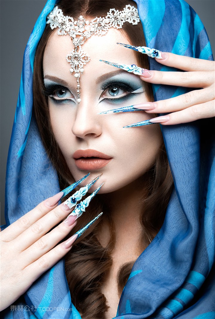 蓝色眼瘾妖媚印度美女图片