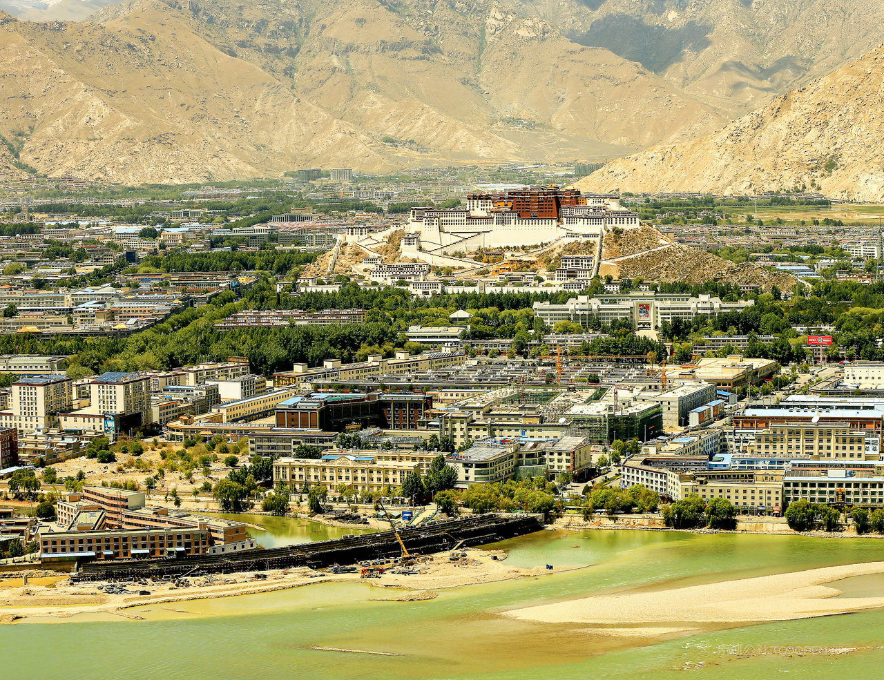 西藏拉萨风景画图片