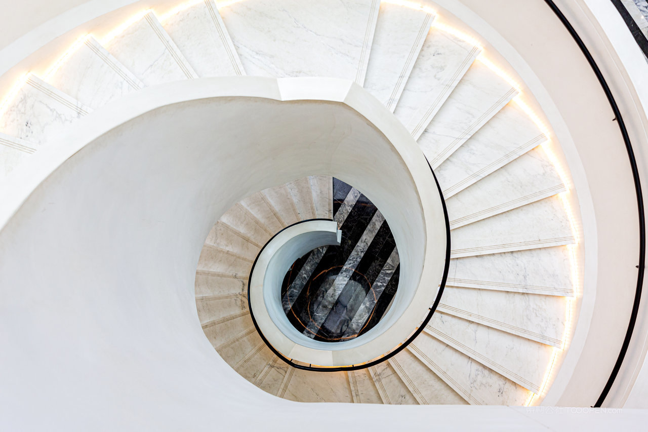 珠海格力海岸纯白旋转楼梯