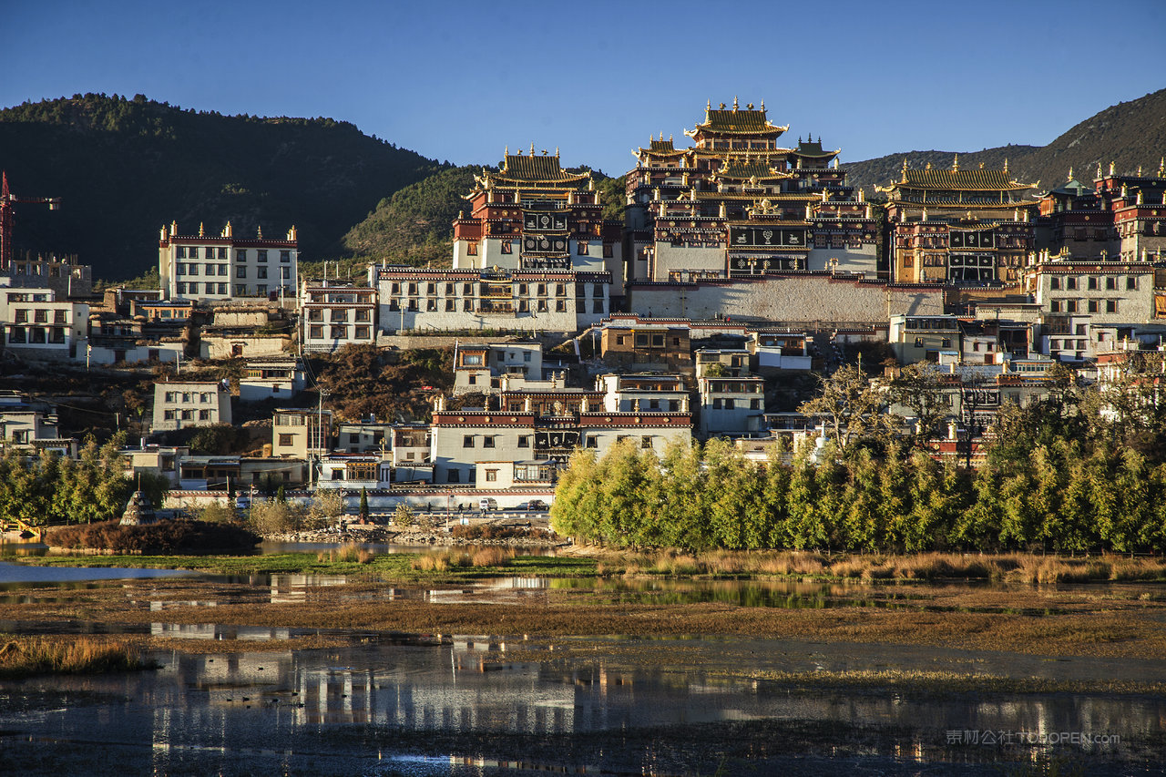 松赞林寺风景画图片