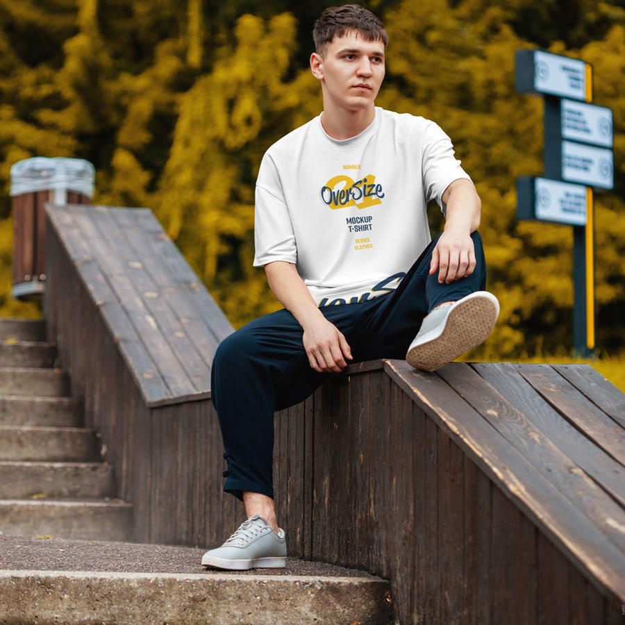 超大号t恤都市风格男模场景psd样机 (5)