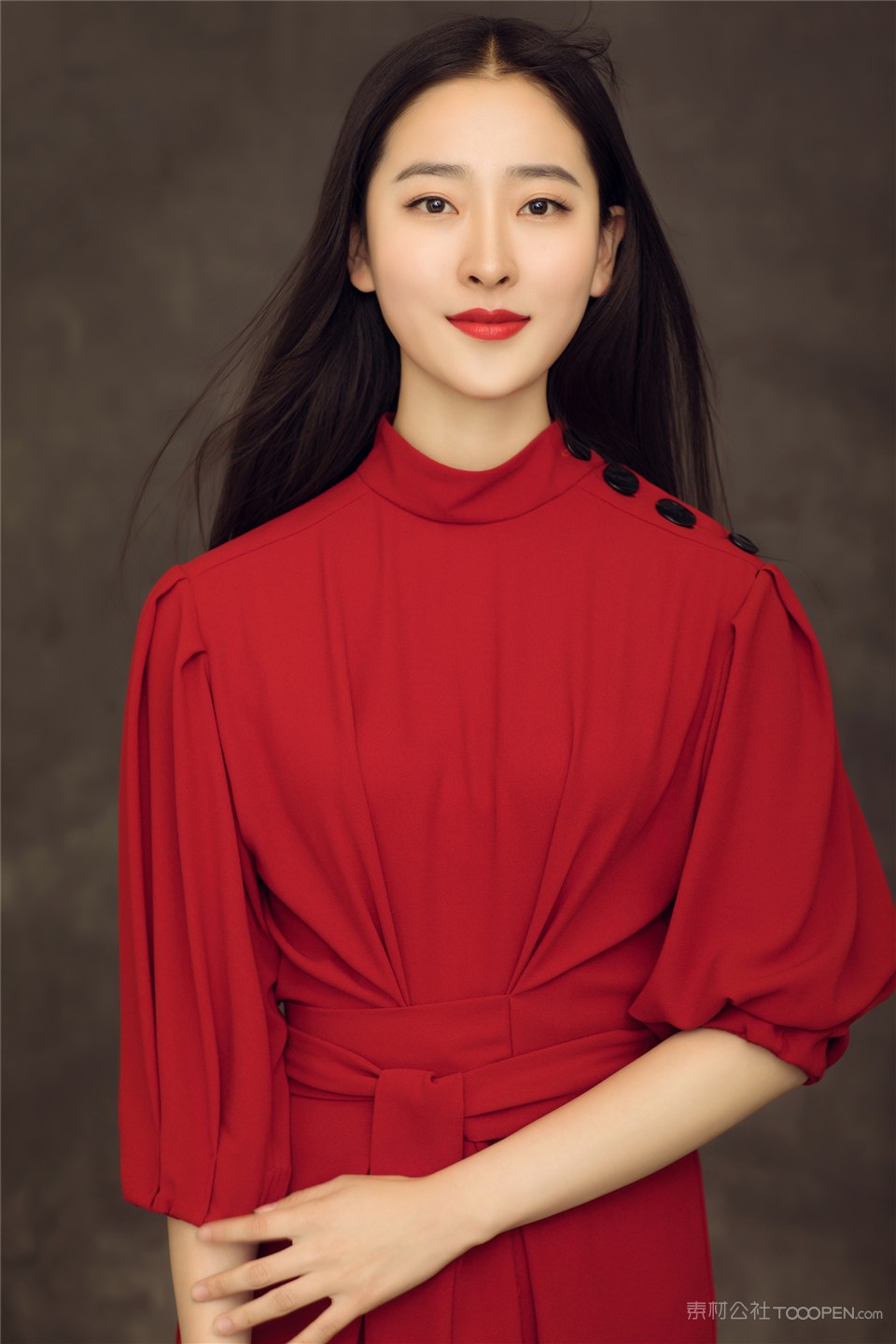 清纯气质美女明星何雨虹红长裙艺术写真图片素材