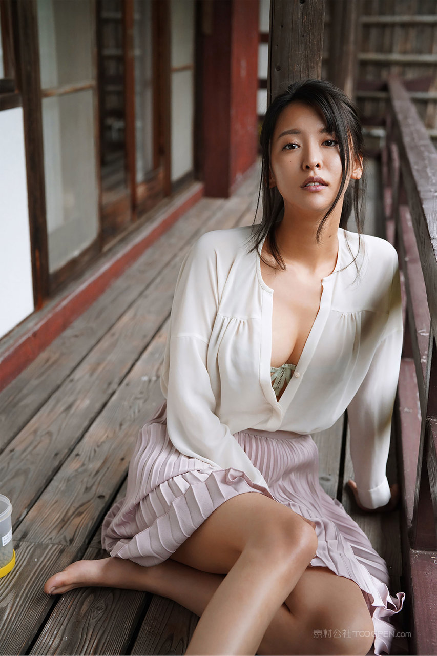 日本大胸成熟美女图片