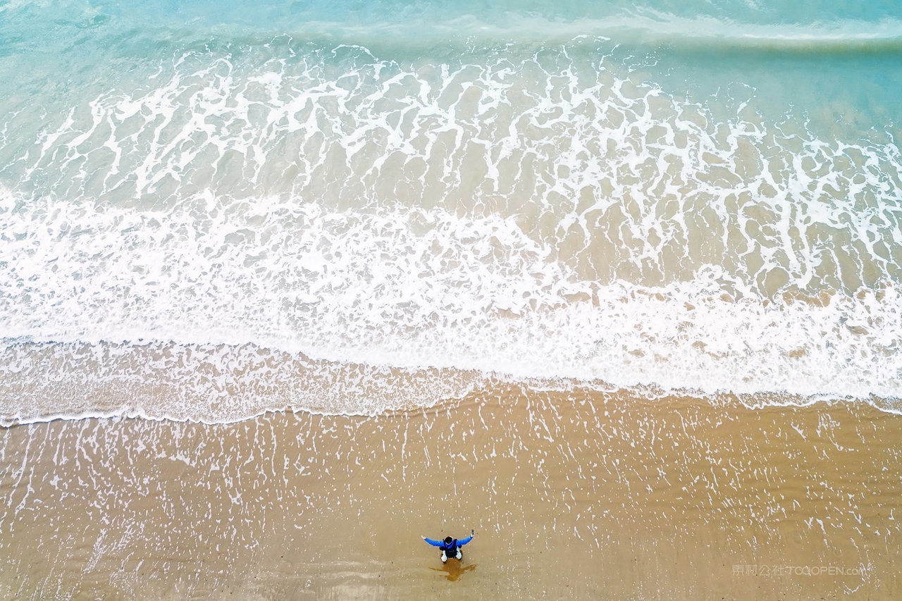 海浪沙滩风景画图片