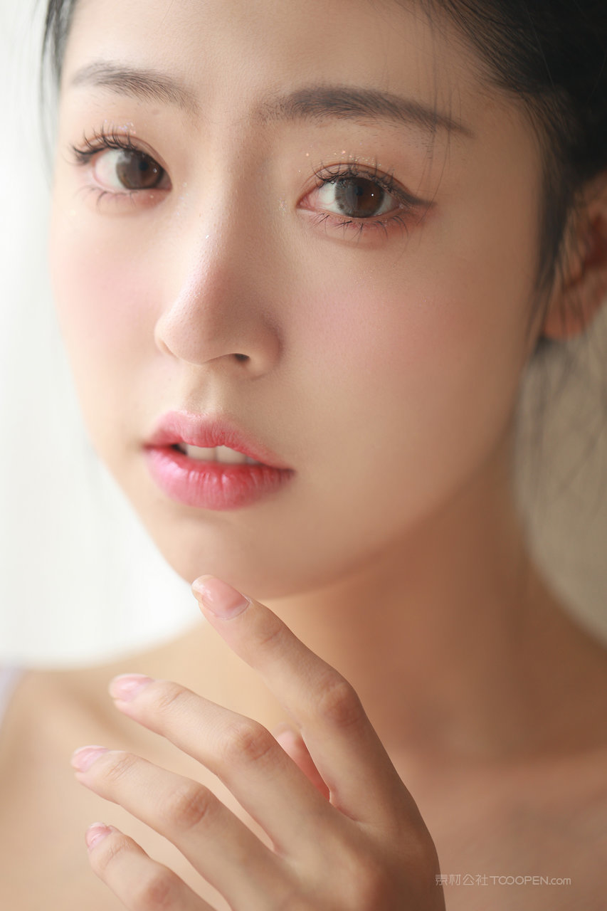 娇艳欲滴的大眼睛美女头像图片