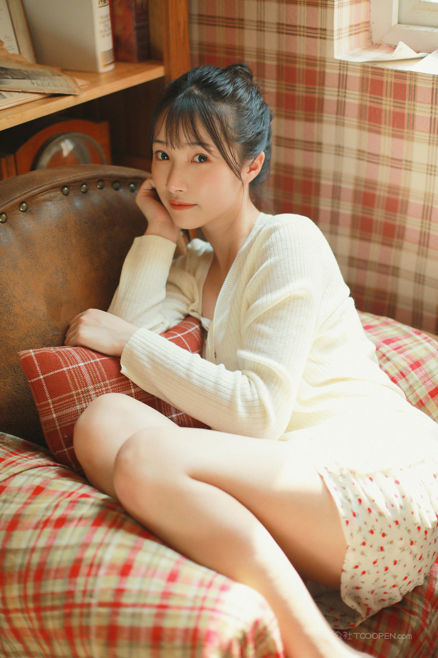 秀人网清品国内美少女大学生艺术照写真