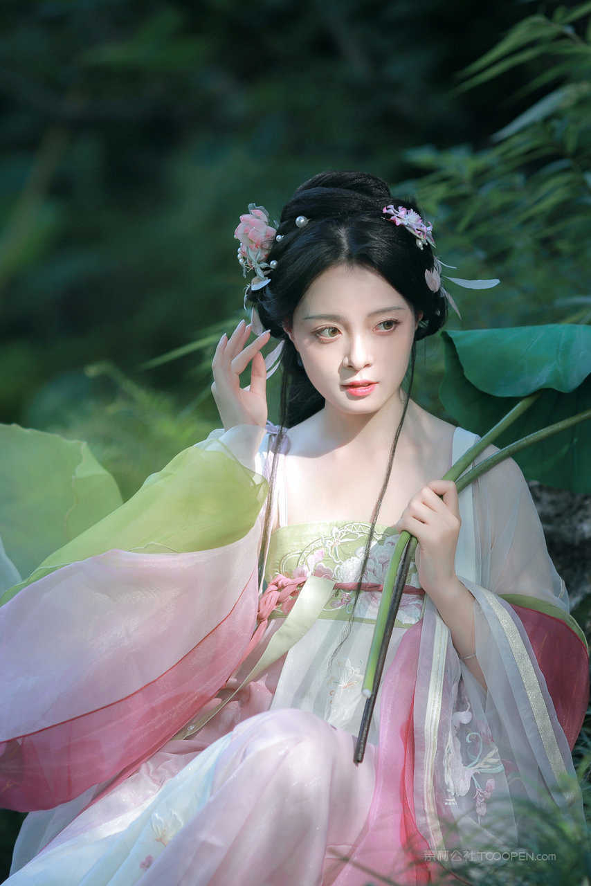 绝美沉鱼落雁容颜，古风小姐姐仙气飘飘惊艳写真套图