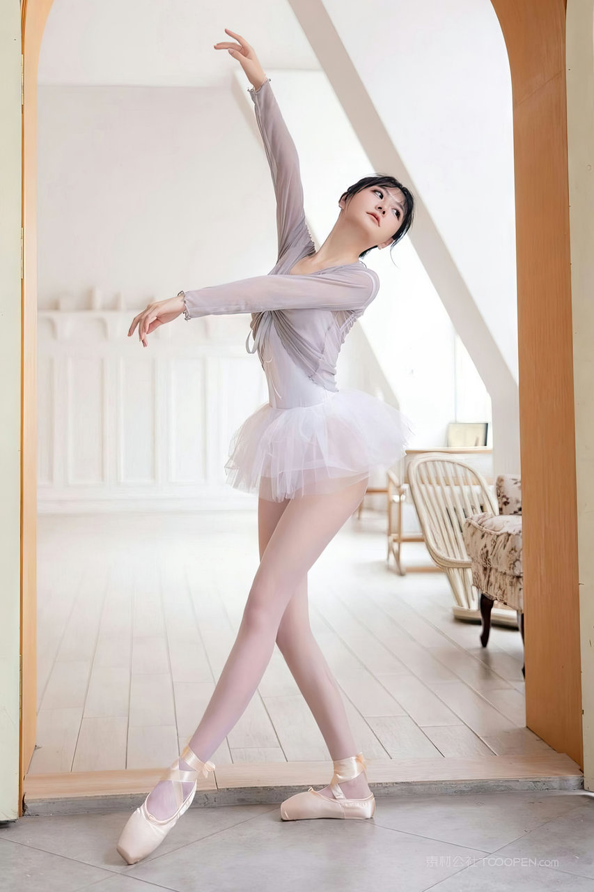 精品国产艺校女生小女友自拍艺术照在线观看