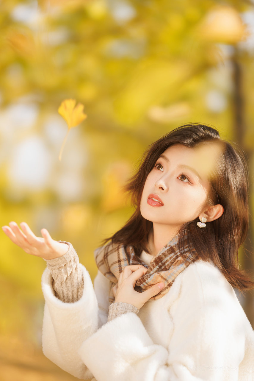 仙女般漂亮的甜美女孩秋日摄影写真图片欣赏