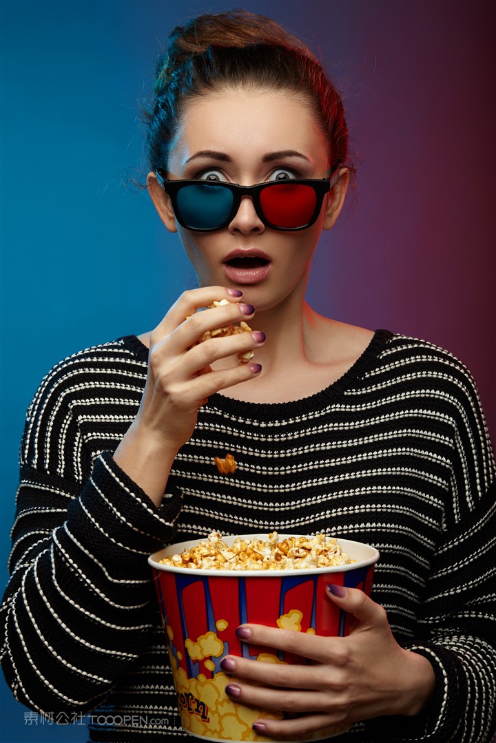 戴3d眼镜的欧美美女高清图片