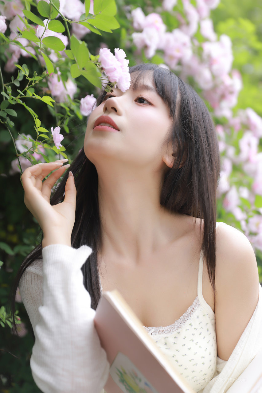 肤白貌美的小清新女孩唯美人像摄影图片