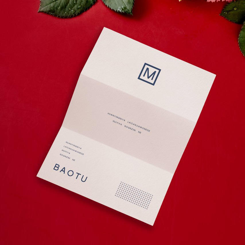 简约三折页卡片贴图样机