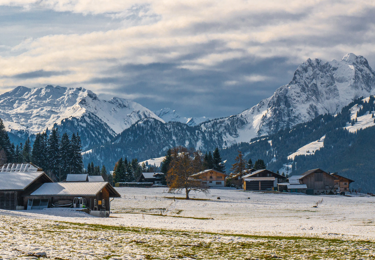 唯美瑞士山脉山林图片