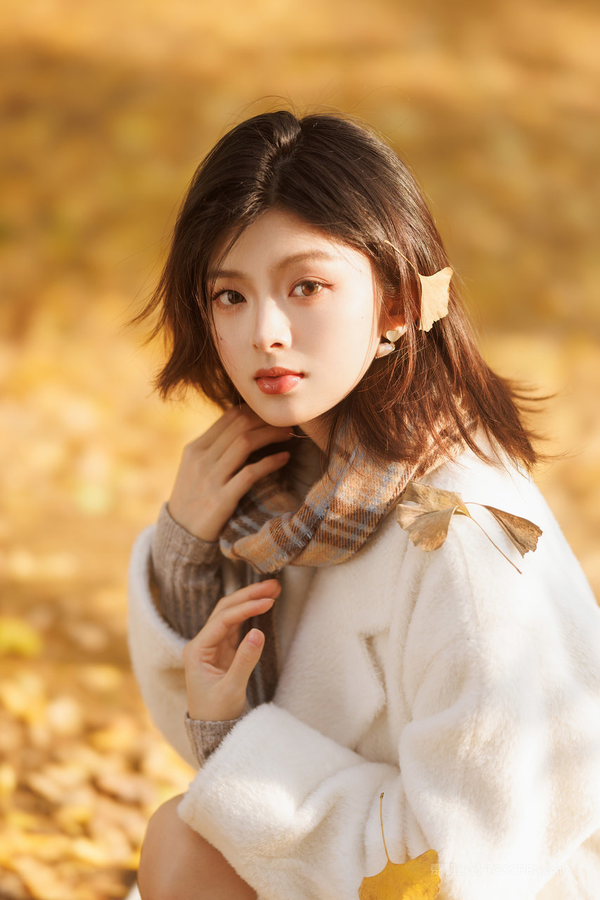 中国极品清纯女大学生个人艺术照写真图片